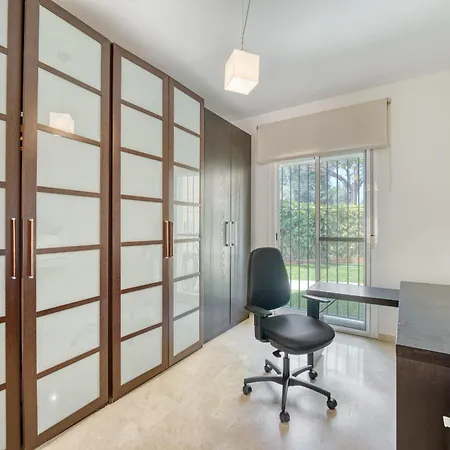 3068 Luxury Family Townhouse In Elviria,