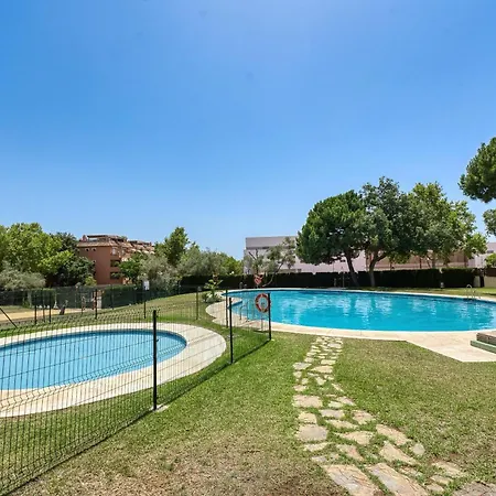 3068 Luxury Family Townhouse In Elviria, Hébergement de vacances *