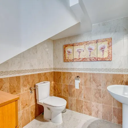 3068 Luxury Family Townhouse In Elviria, * Марбелья