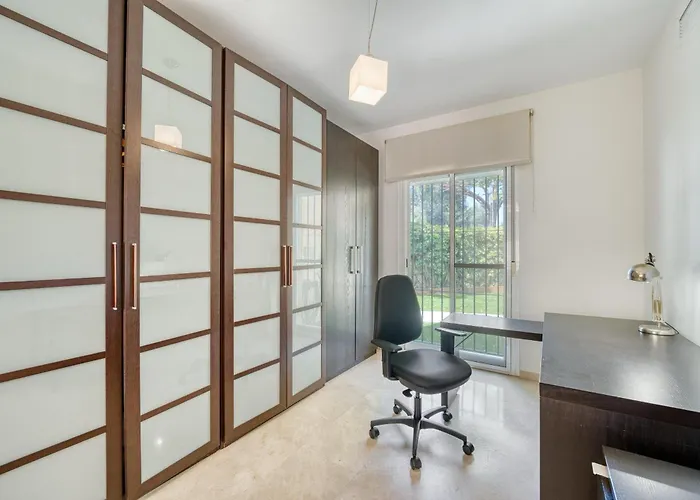 3068 Luxury Family Townhouse In Elviria,