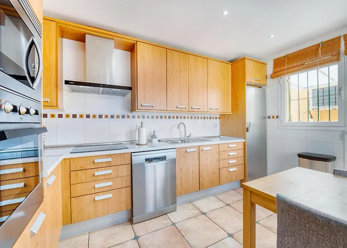 3068 Luxury Family Townhouse In Elviria,