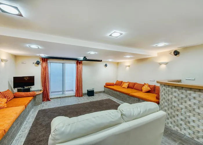 3068 Luxury Family Townhouse In Elviria, Prázdninový dům *