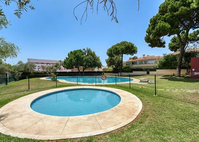 3068 Luxury Family Townhouse In Elviria, Prázdninový dům Marbella
