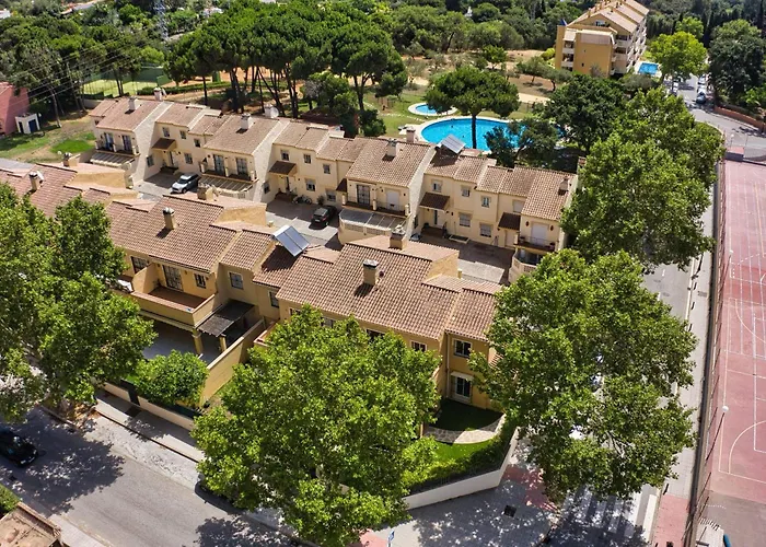 3068 Luxury Family Townhouse In Elviria, Prázdninový dům Marbella